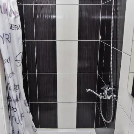 Amsterdam באניה לוקה